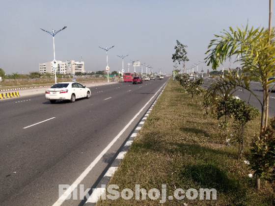 7.5 KATHA BASUNDHARA PLOT SALE SOUTH FACING 40ft Road